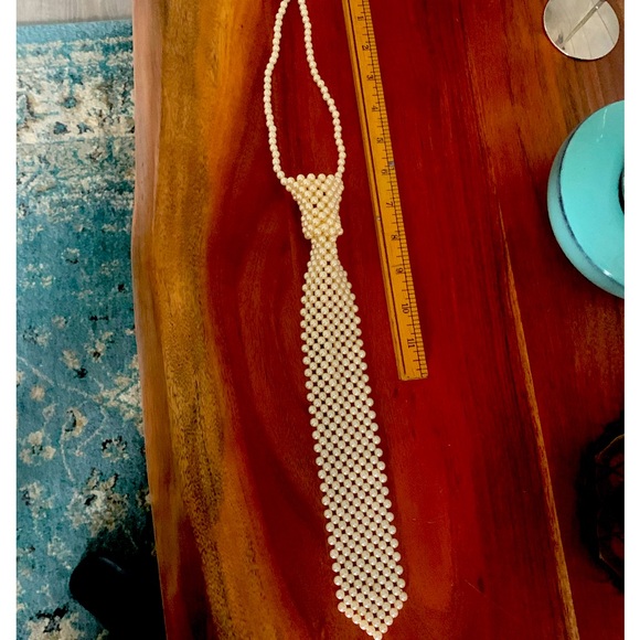 Pearl Tie Fun for events or adding a little pizazz to a outfit - Picture 5 of 5